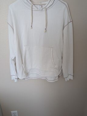 Balance Collection Cream Crewneck Pullover Sweatshirt